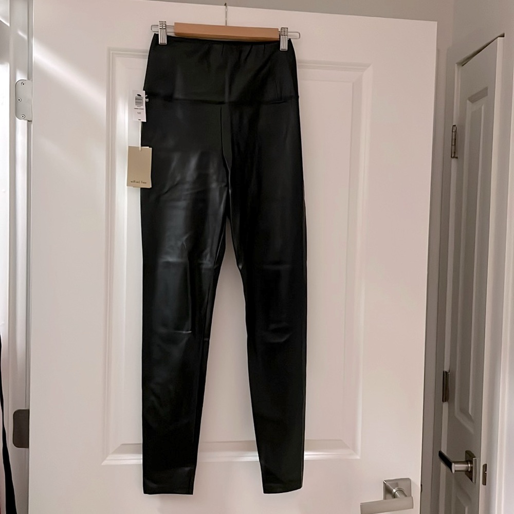 Wilfred Free “Daria” vegan leather leggings